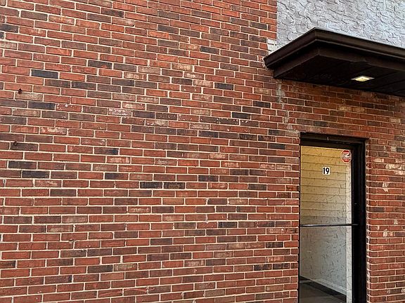 2nd image of 19 Hopkins Ave APT 4