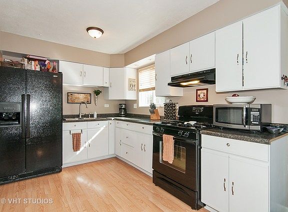 5th image of 556 E Altgeld Ave