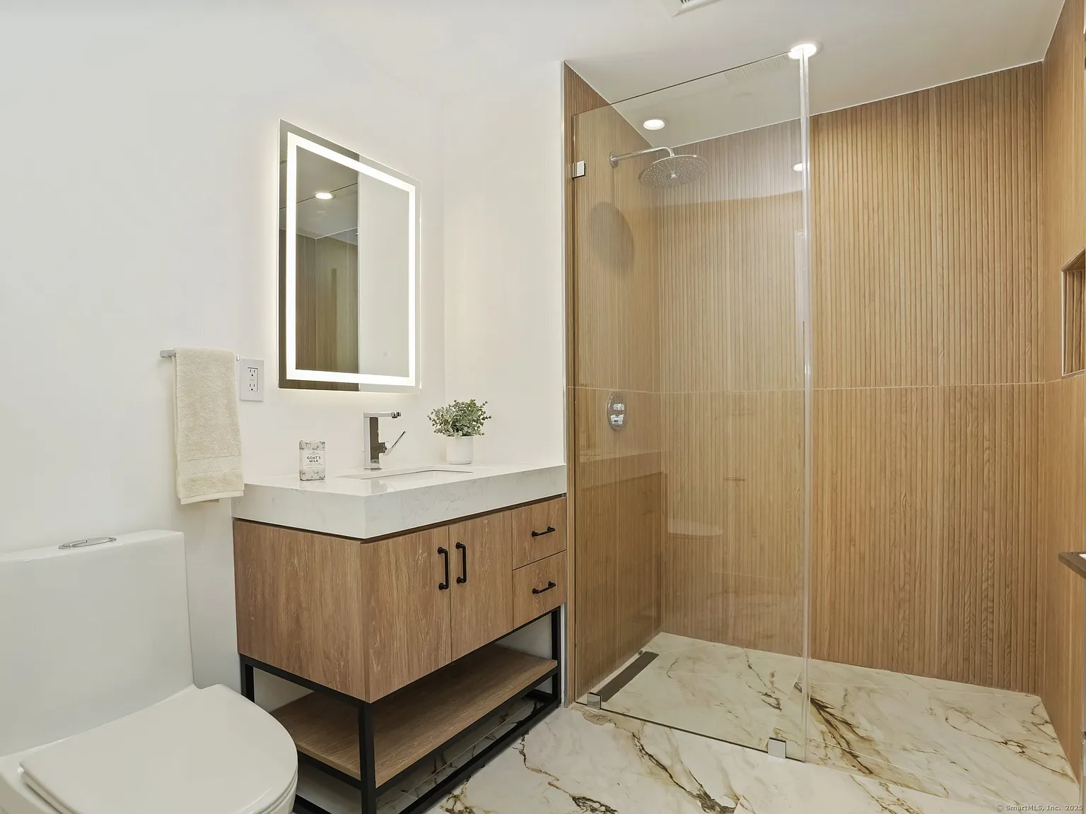 1 bed, 1.0 bath, 25946 sqft, $7,500 — Photo 2