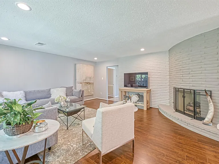 13914 Saint Marys Ln — Photo 10