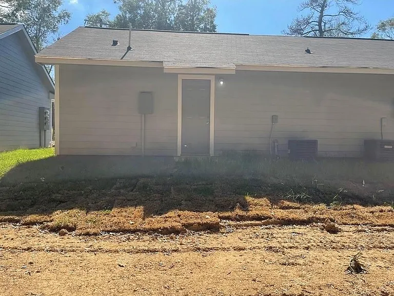 635 N Martin Luther King Dr — Photo 17