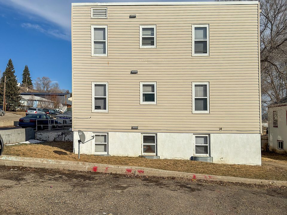 2nd image of 1009 2nd St NW