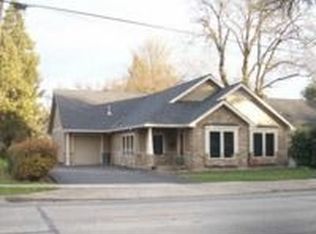 731 NW 4th St, Grants Pass, OR 97526