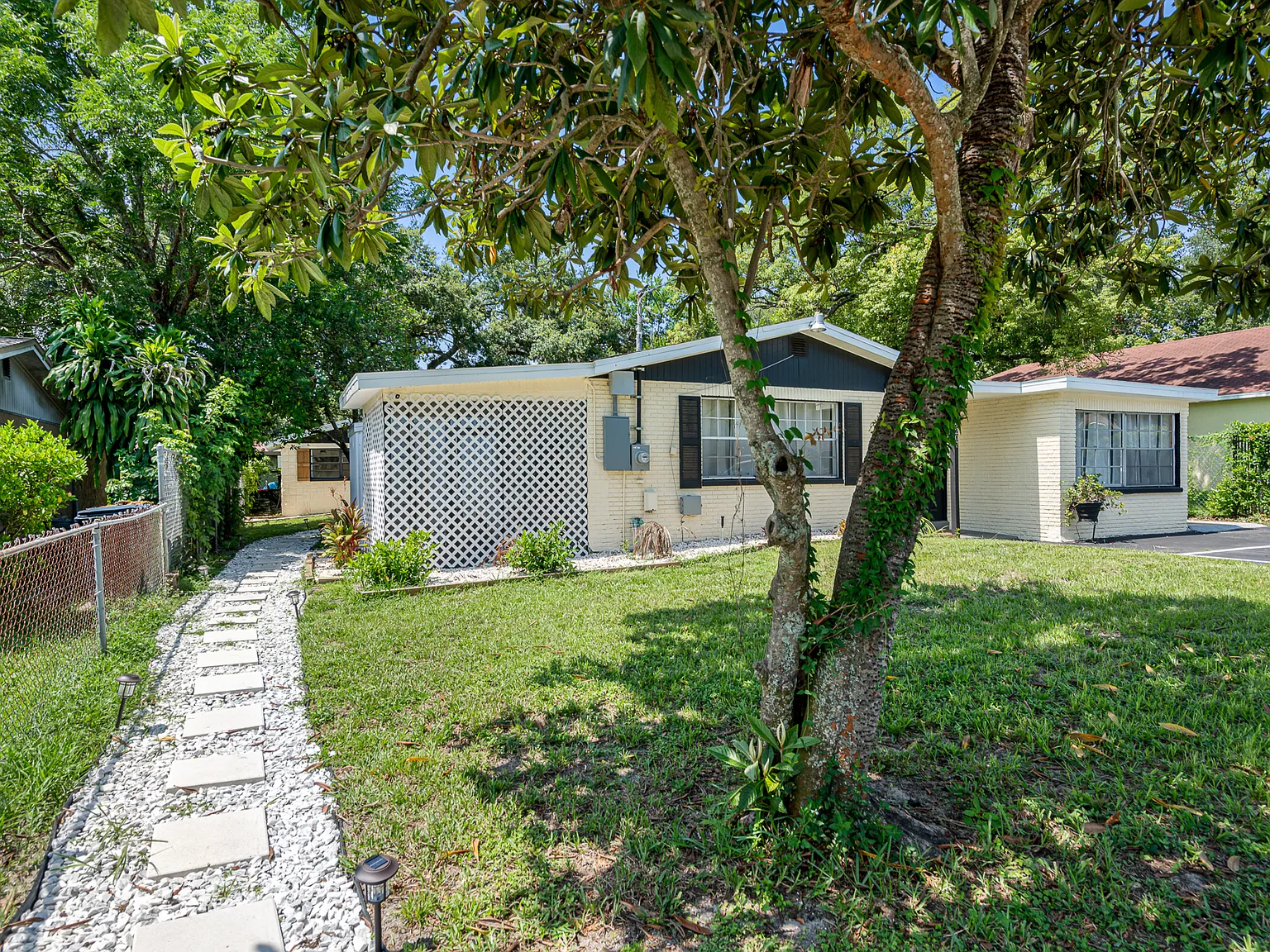E Grove St, Tampa — Photo 4