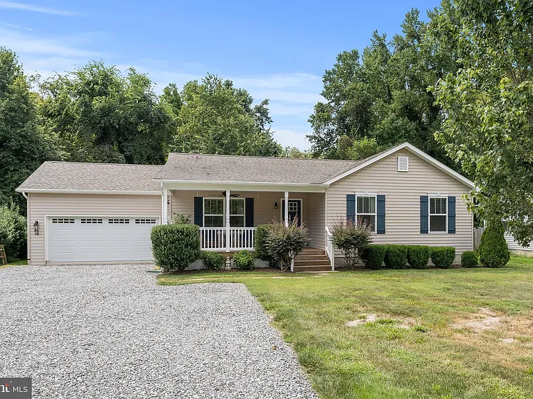 305 Cedar Ln — Photo 5