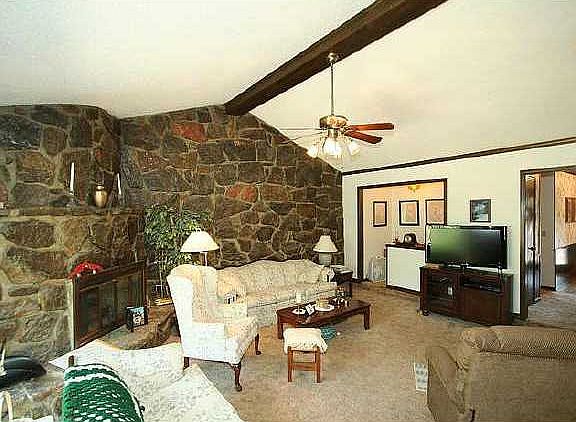 2nd image of 2708 E Jackson Pl