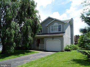 20 Coupler Dr, Stewartstown, PA 17363