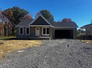 899 Dogwood Dr, Hubbard, OH 44425