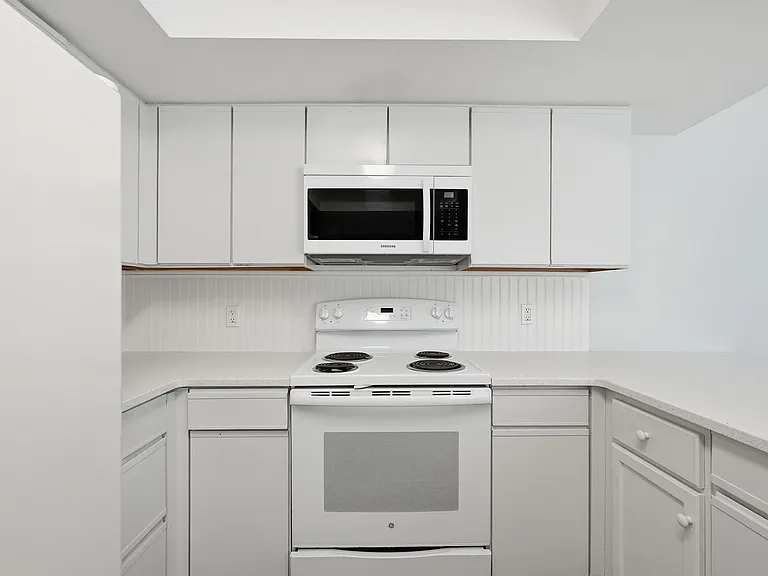 114 Gleneagles Dr — Photo 17