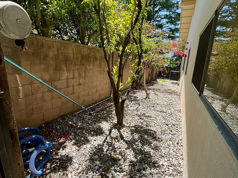 16641 Park Lane Cir — Photo 33