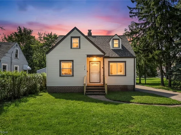 5516 Garden St, Maple Heights, OH 44137