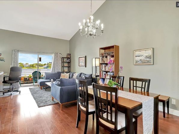 3425 NW 44th St APT 207