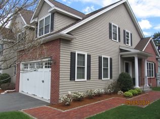 900 Lynnfield St #4, Lynnfield, MA 01940