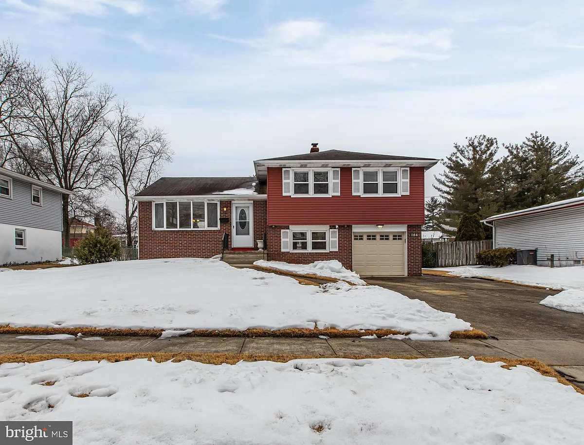 Building Photo - 154 E Valleybrook Rd