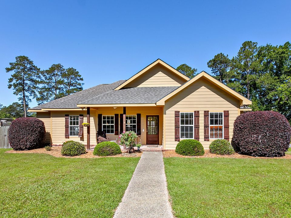 1st image of 8 Fleur De Lis Dr