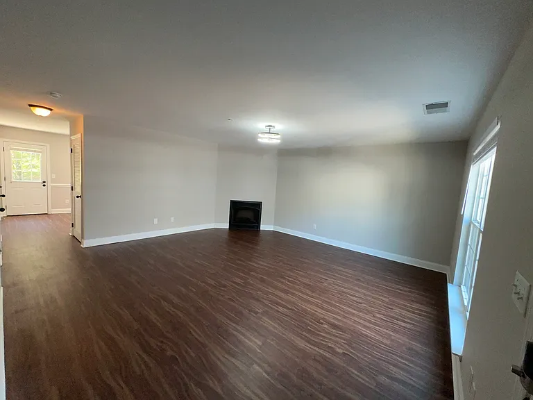 1126 Maple Tree Ln — Photo 8