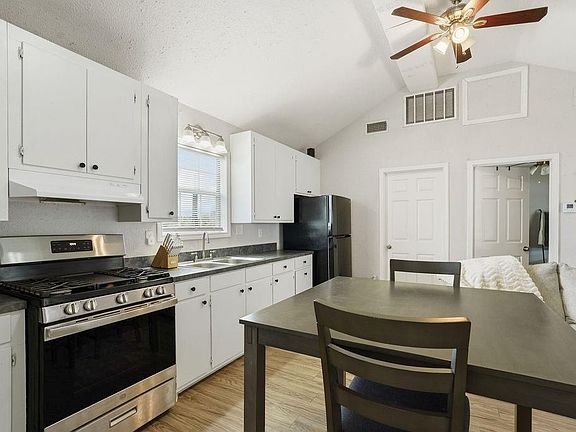 5th image of 2207 Bunton Dr