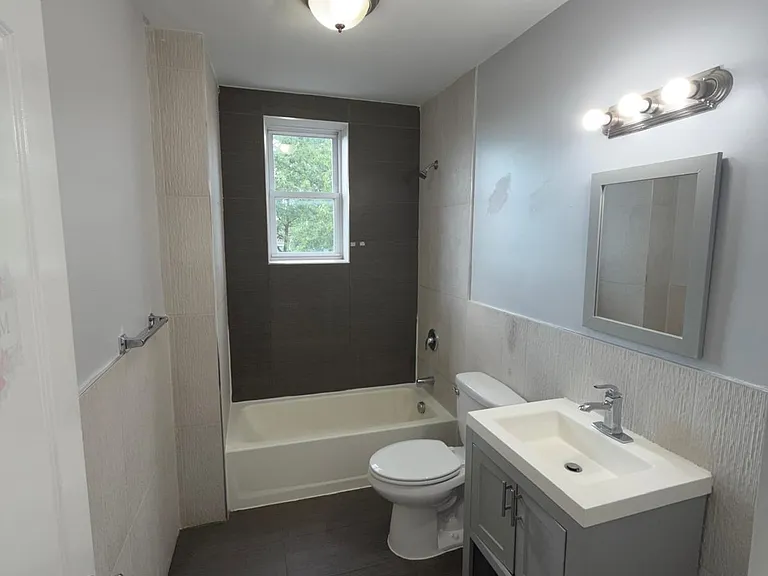 170 S Munn Ave #302 — Photo 3