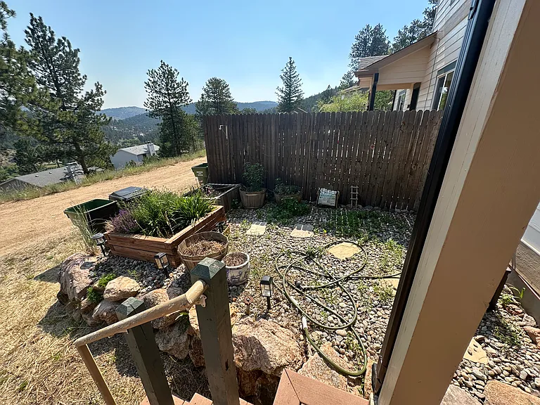 Front area beside the porch