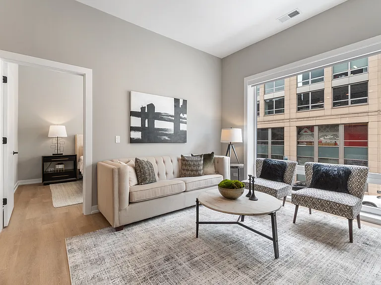 3217 N Clark St — Photo 18