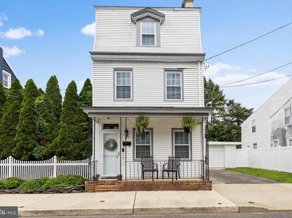 213 Saint Mary St, Burlington, NJ 08016