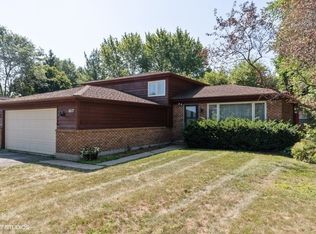 1617 Jeanette Ave, St Charles, IL 60174