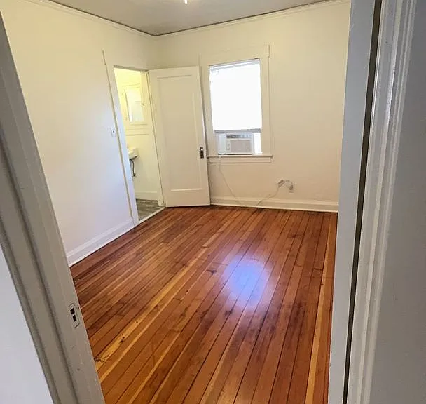 920 W 11th St #1-6 — Photo 5