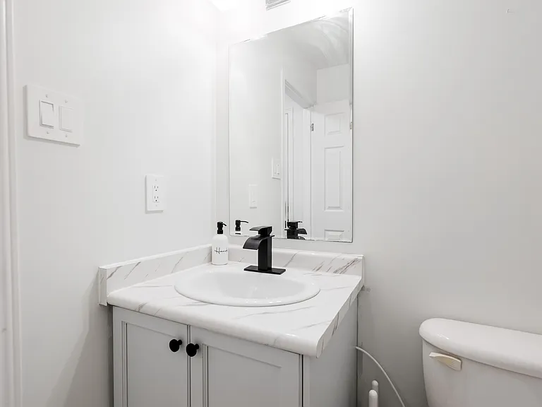 235 Rossmore Ct — Photo 9