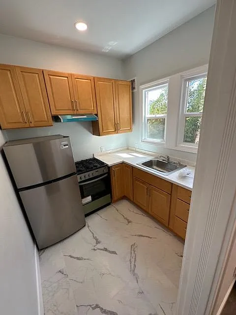 Studio, 350 sqft, $2,500 — Photo 2