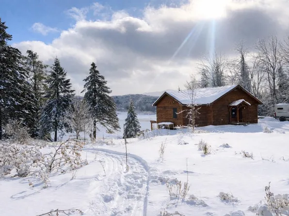 39 Hudson River Rd, Newcomb, NY 12852