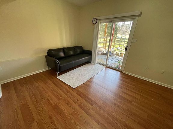 2nd image of 4 Emandan Ln