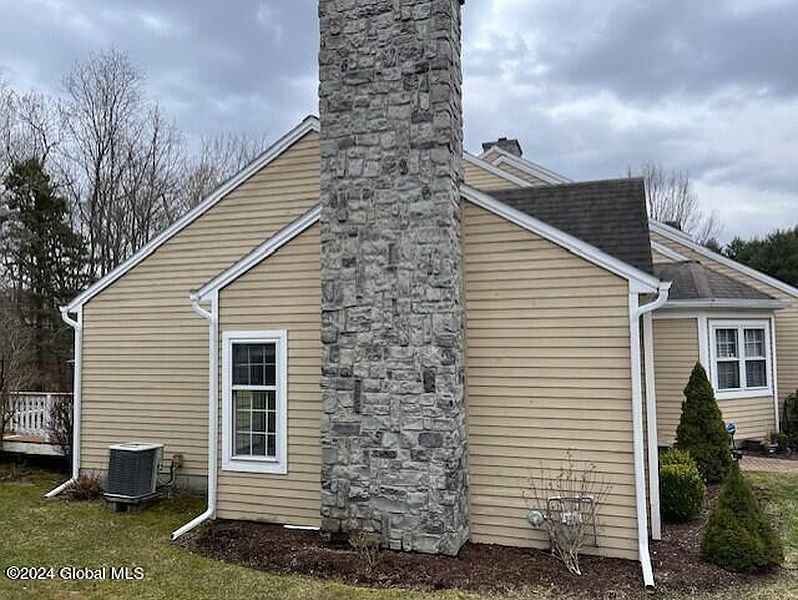 3rd image of 14 Ridgefield Drive