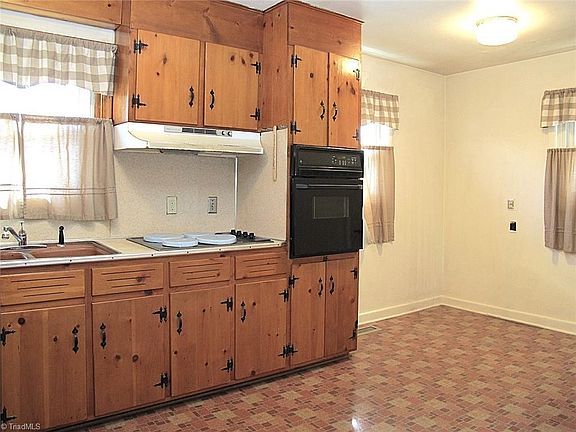 5th image of 813 Bowerwood Dr