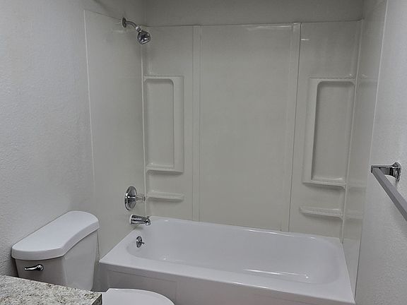 3rd image of 2324 Hood Ave #8
