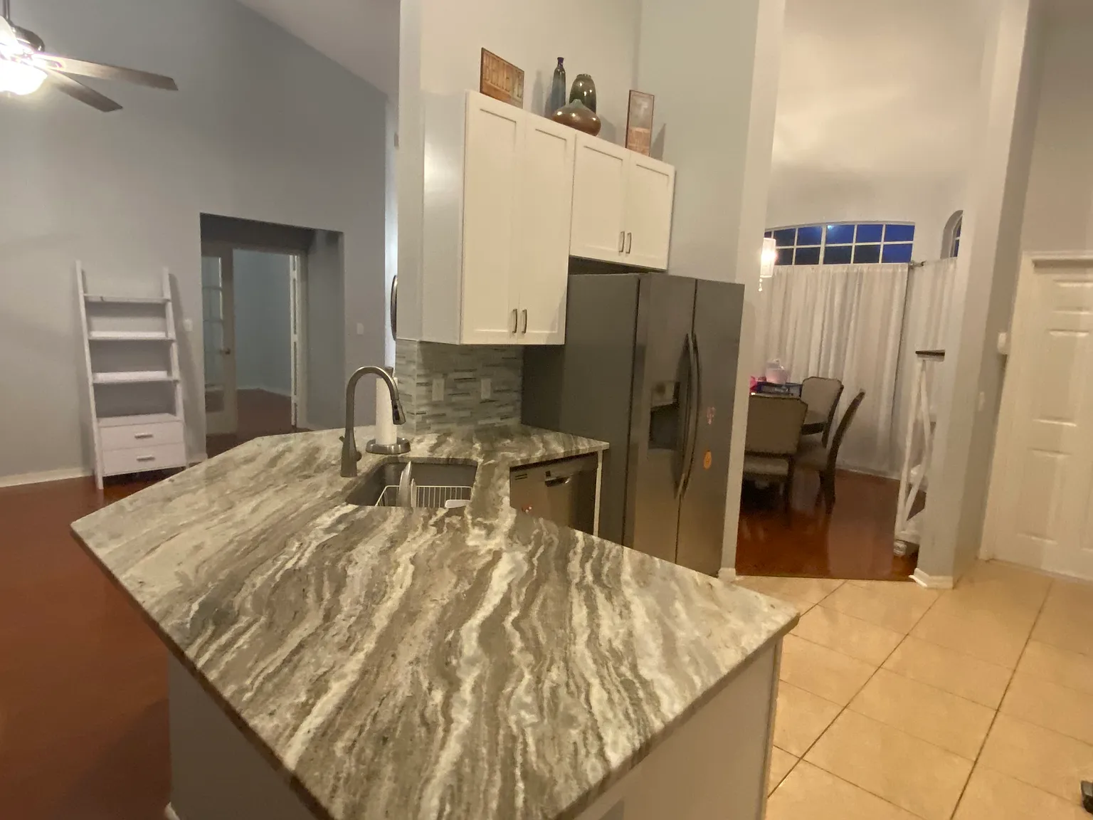 4 bed, 2359 sqft, $3,500 — Photo 3