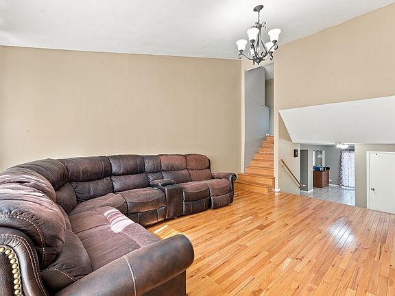 3rd image of 9349 Fern Ln