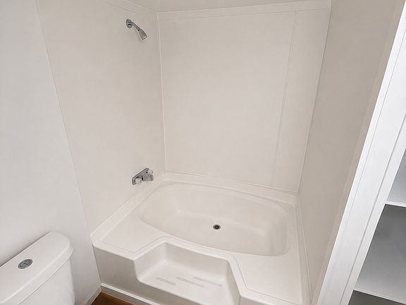 4th image of 2615 NE 50th Dr
