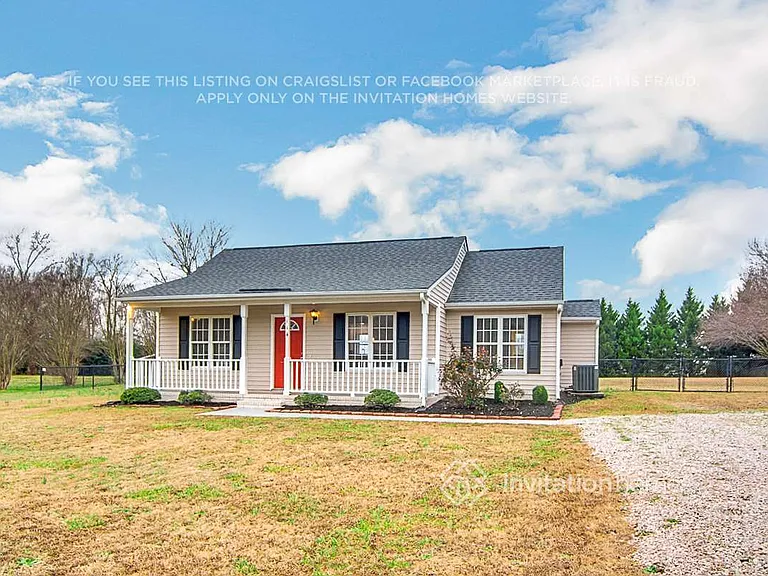 114 Hunter Ln — Photo 3