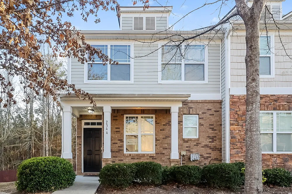 3 bed, 2.5 bath, 1548 sqft, $2,340 — Photo 1