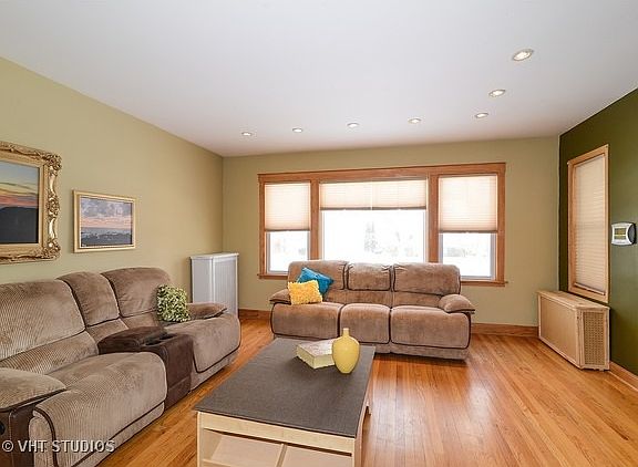 2nd image of 7935 W Wellington Ave