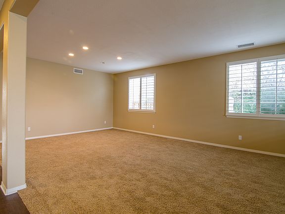 4th image of 27937 Breakwater Ct