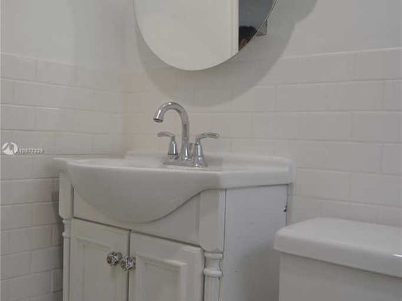 4th image of 915 Lenox Ave APT 106