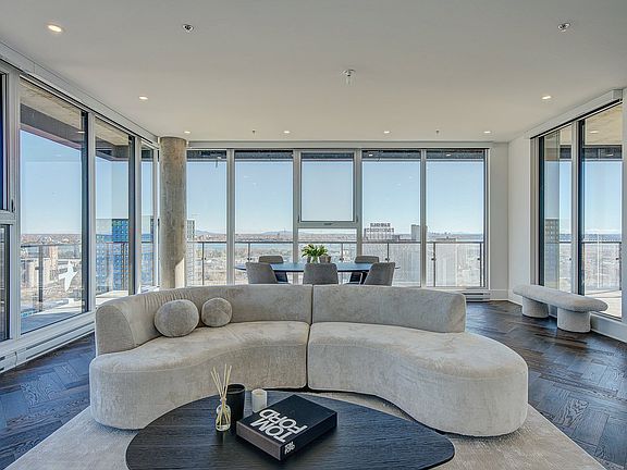 2nd image of 101 Rue Peel #2304