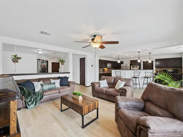 2102 Sydnee Dr, Leander, TX 78641