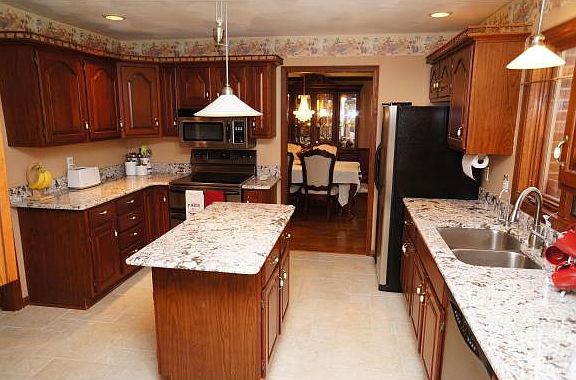 2nd image of 21 White Oak Dr