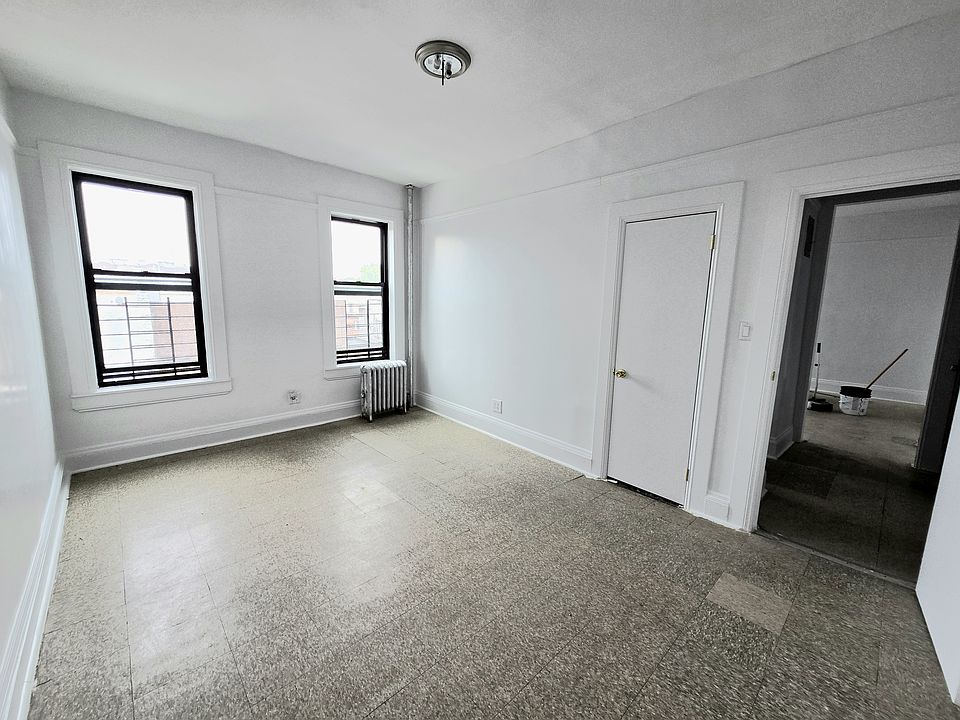Building Photo 3