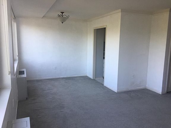 2nd image of 10401 Grosvenor Pl