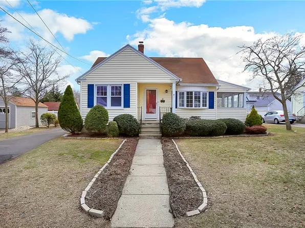 25 Edison St, Stratford, CT 06614
