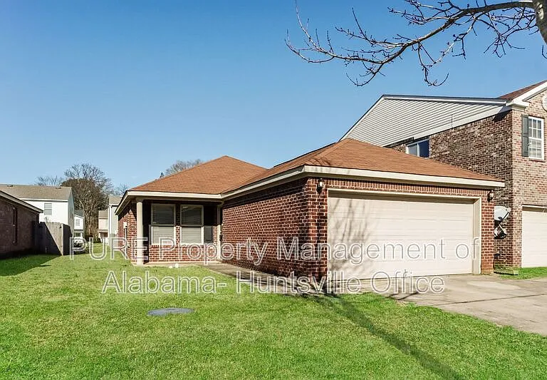 135 Wethersfield Dr — Photo 3