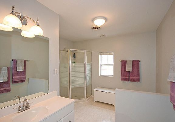 Upper Bath 2 (From Hall)